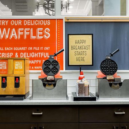 Hampton Inn Boston-Нейтик Екстериор снимка