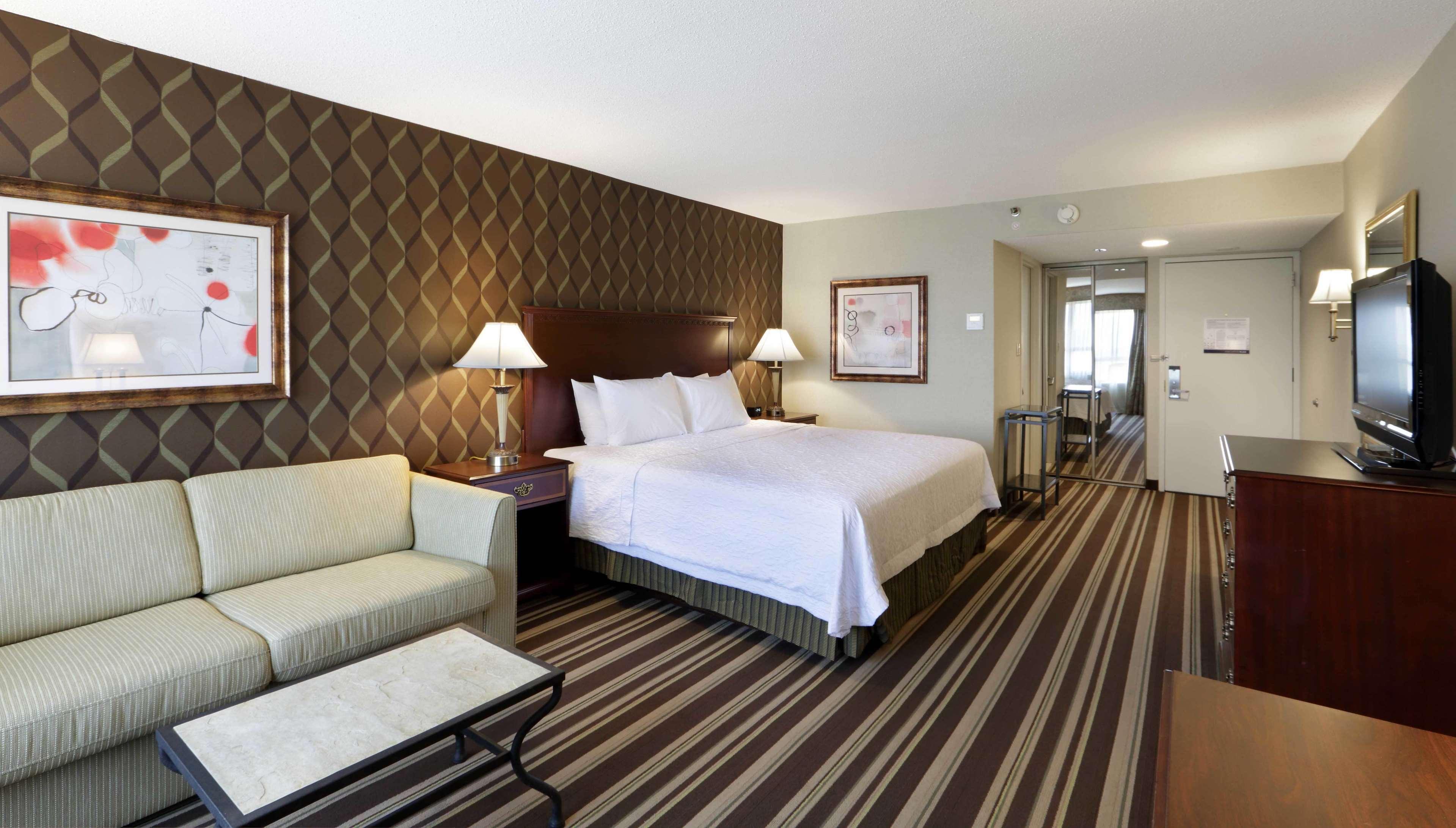 Hampton Inn Boston-Нейтик Екстериор снимка