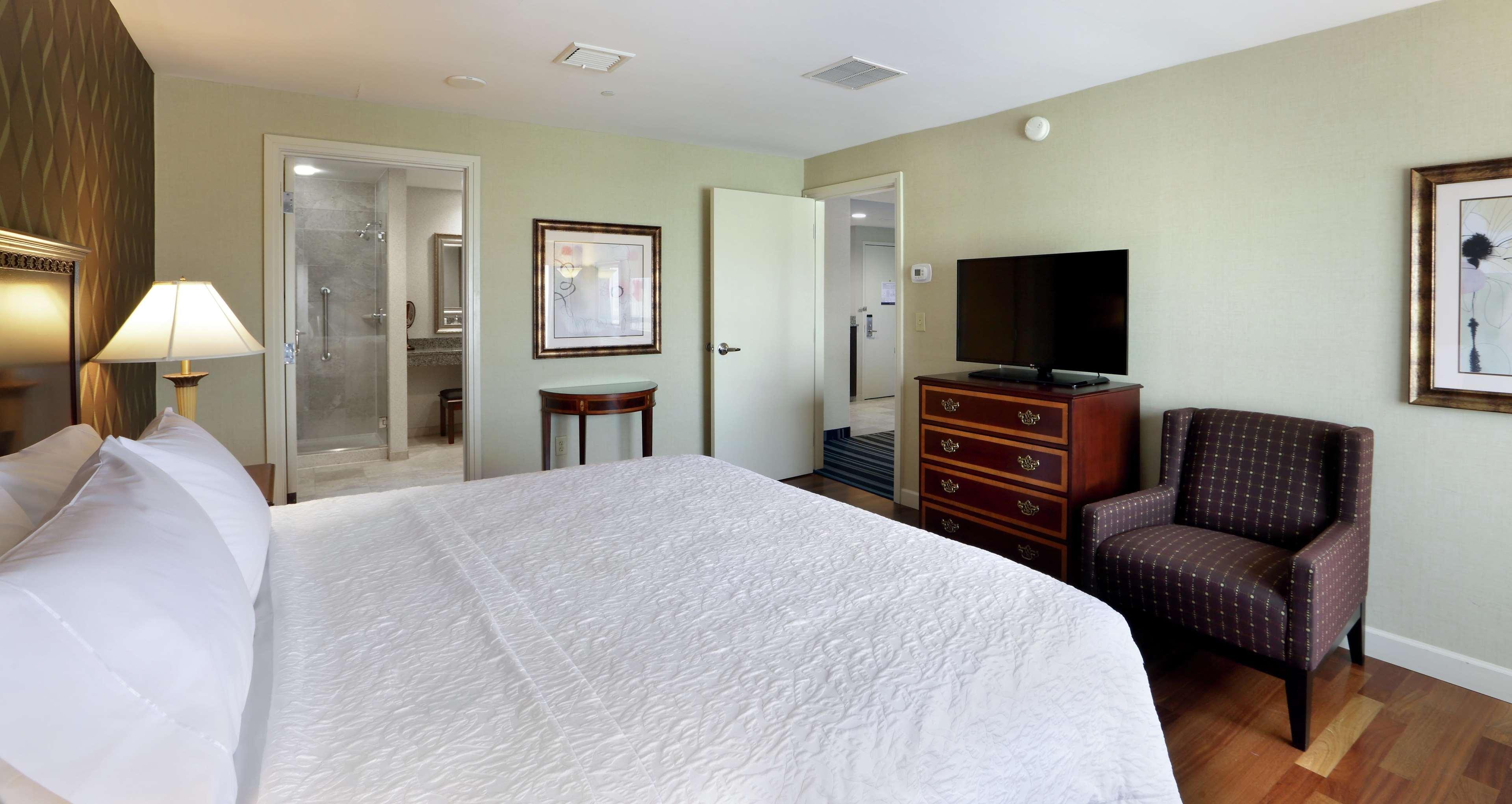 Hampton Inn Boston-Нейтик Екстериор снимка