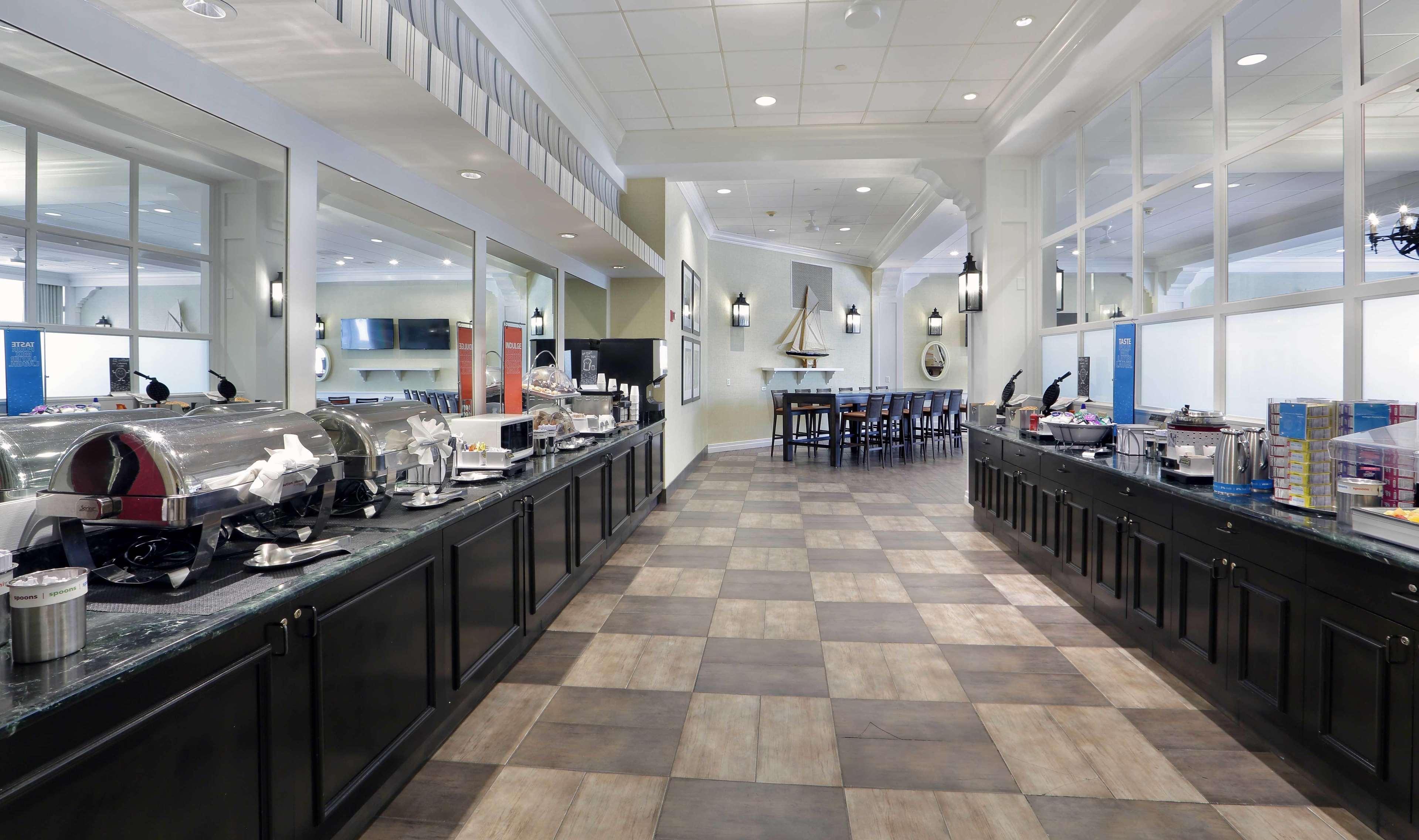 Hampton Inn Boston-Нейтик Екстериор снимка