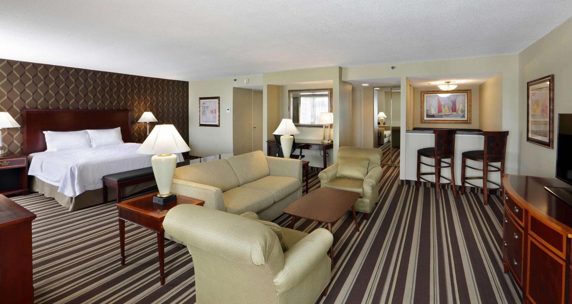 Hampton Inn Boston-Нейтик Екстериор снимка