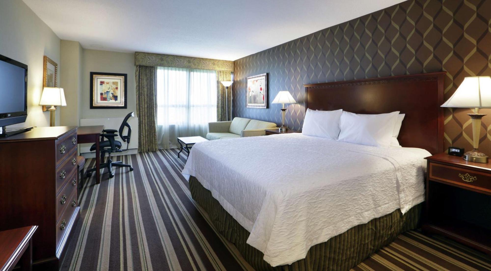 Hampton Inn Boston-Нейтик Екстериор снимка