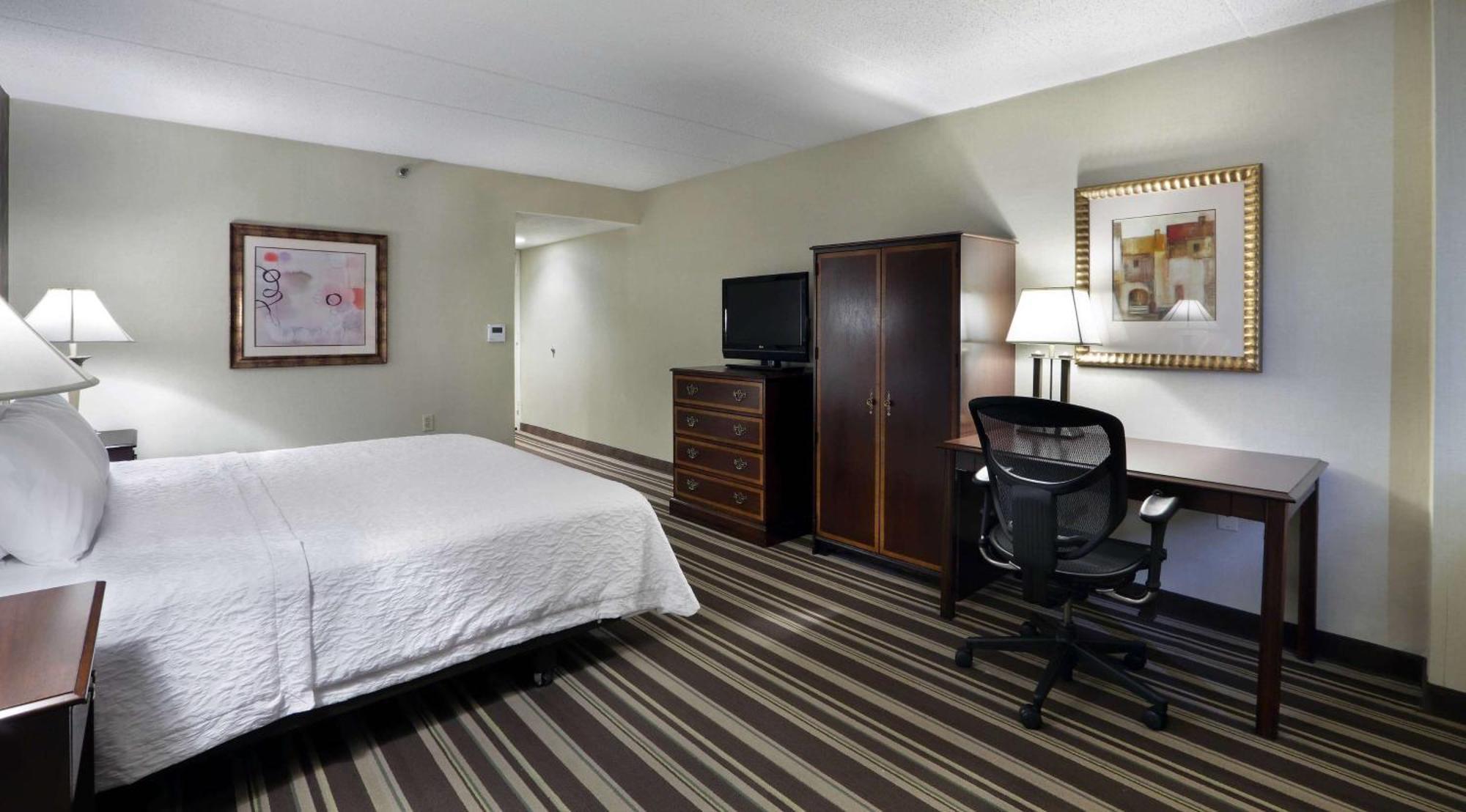 Hampton Inn Boston-Нейтик Екстериор снимка
