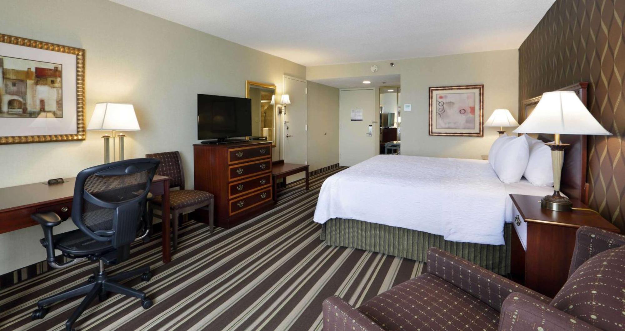 Hampton Inn Boston-Нейтик Екстериор снимка