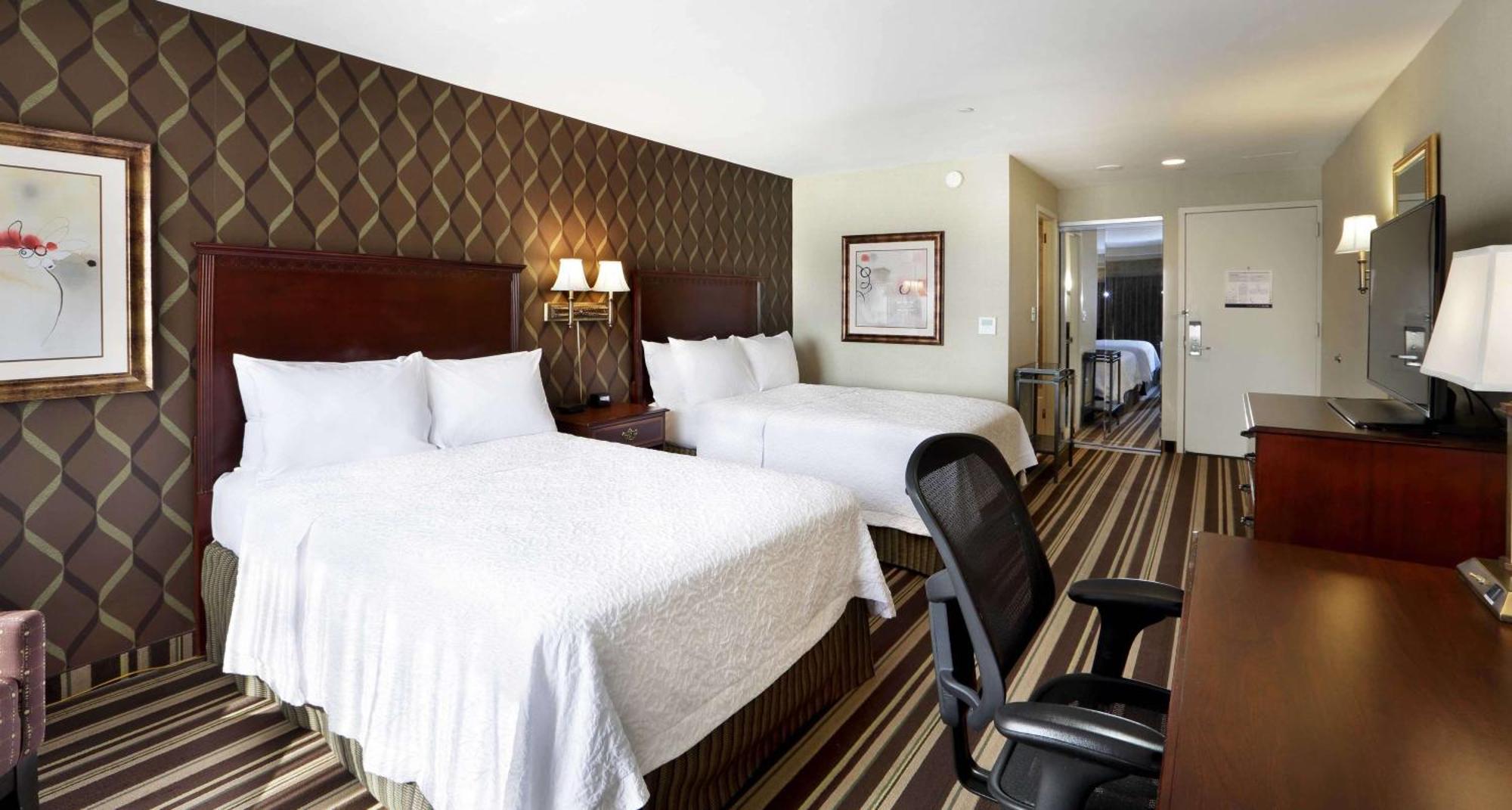 Hampton Inn Boston-Нейтик Екстериор снимка