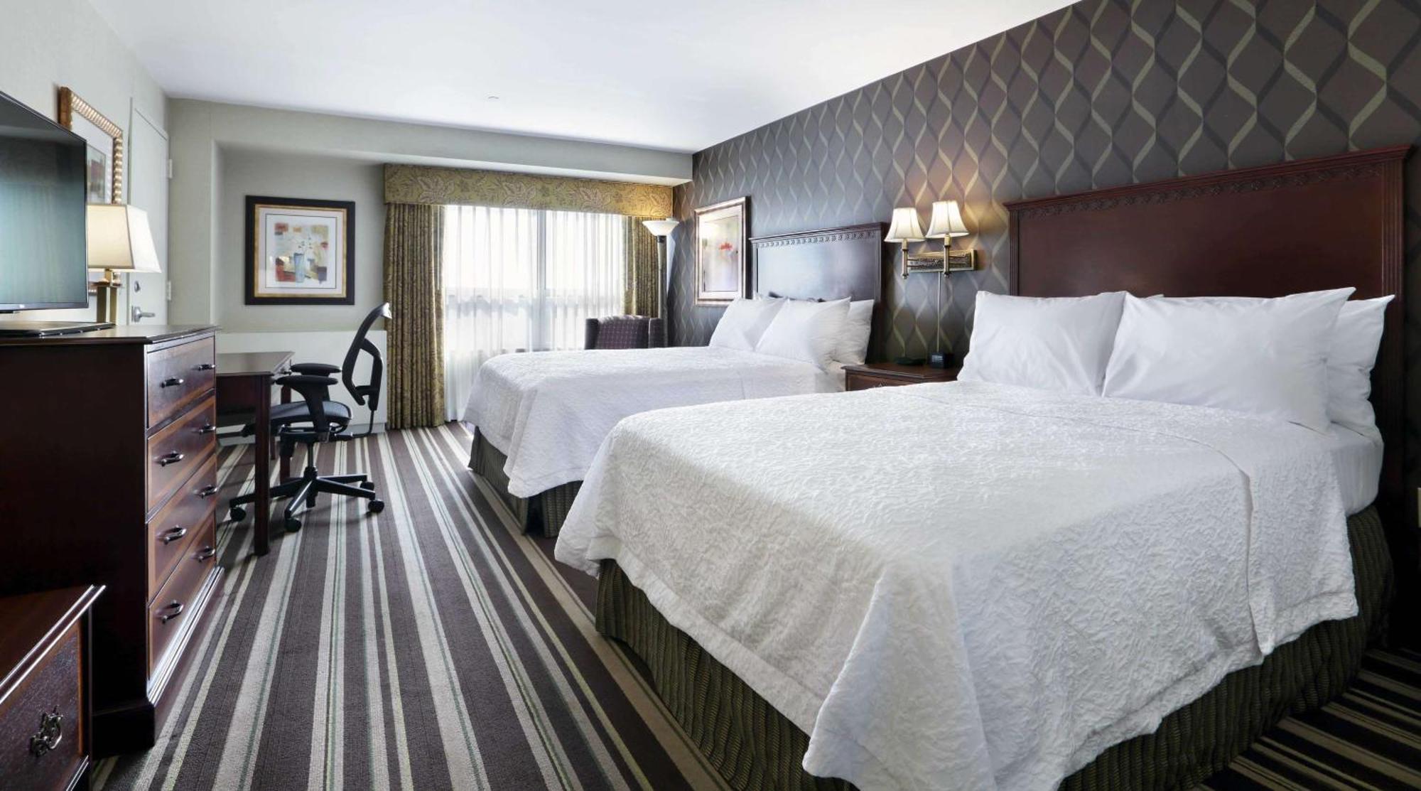 Hampton Inn Boston-Нейтик Екстериор снимка