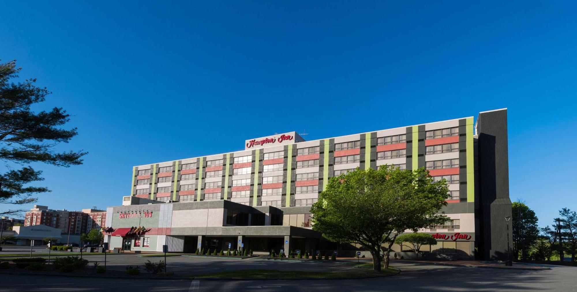 Hampton Inn Boston-Нейтик Екстериор снимка