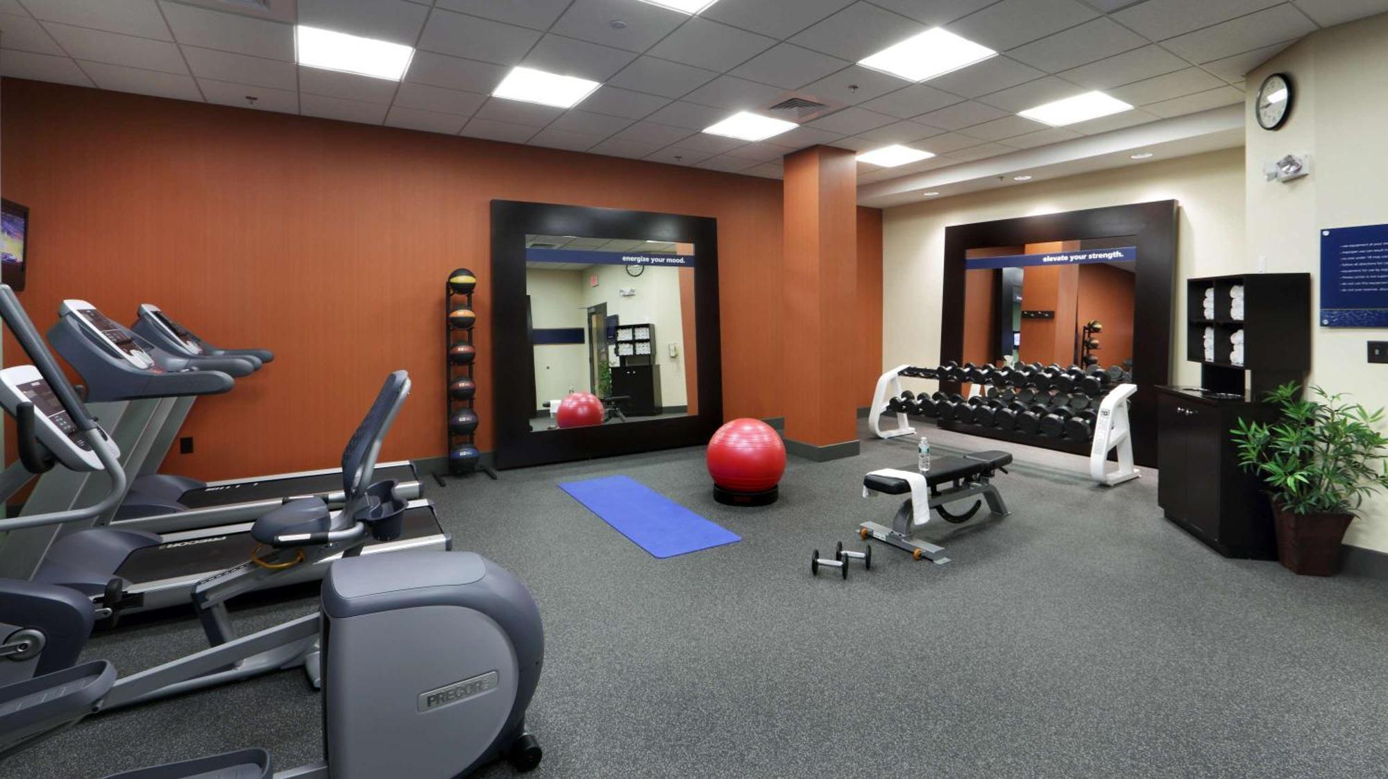 Hampton Inn Boston-Нейтик Екстериор снимка