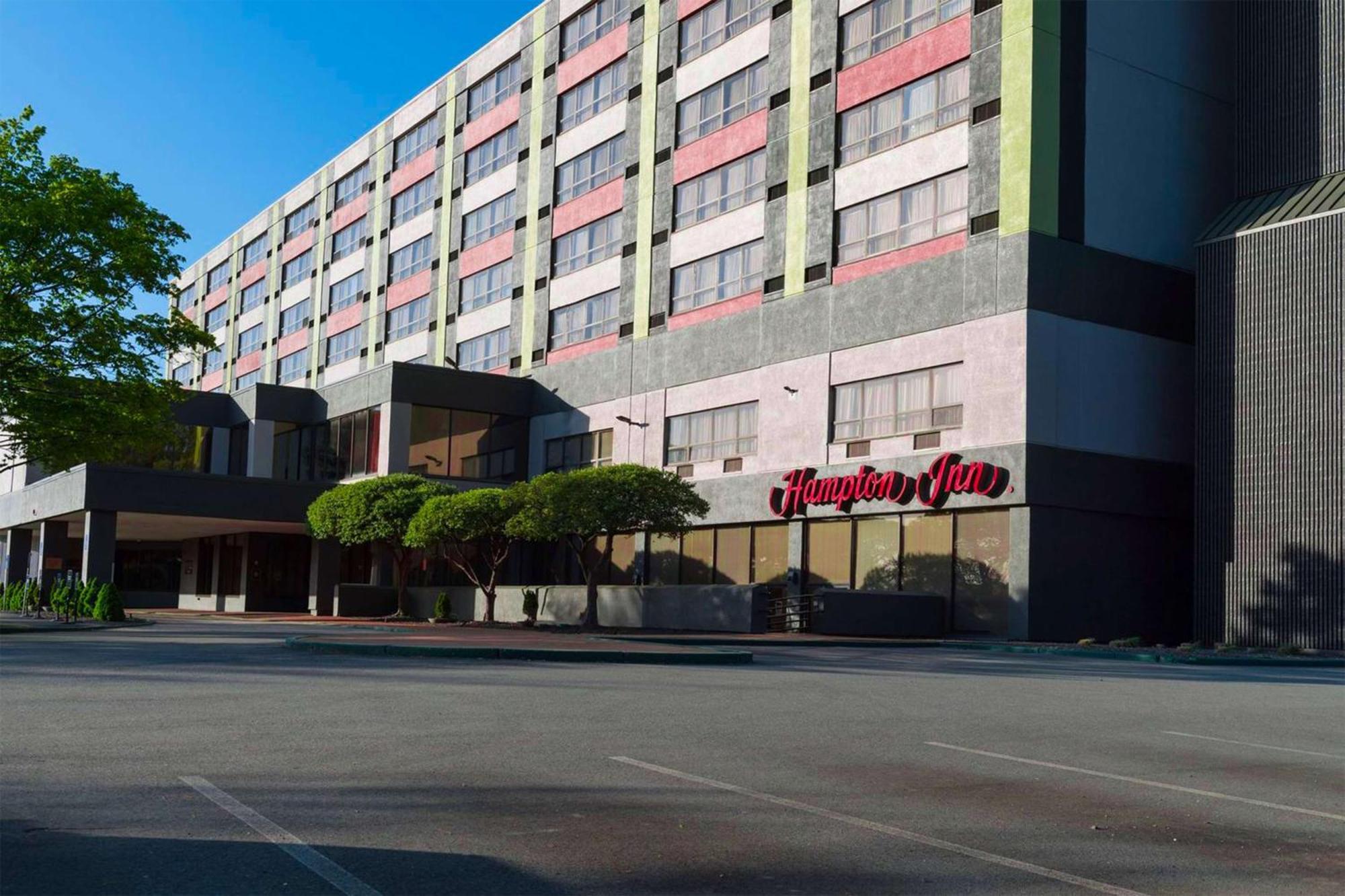 Hampton Inn Boston-Нейтик Екстериор снимка