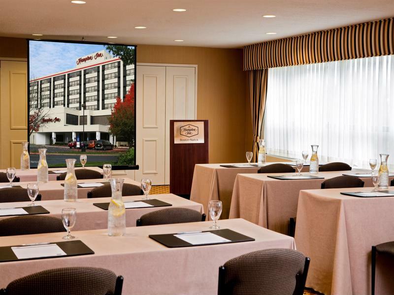Hampton Inn Boston-Нейтик Екстериор снимка