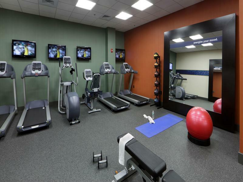 Hampton Inn Boston-Нейтик Екстериор снимка