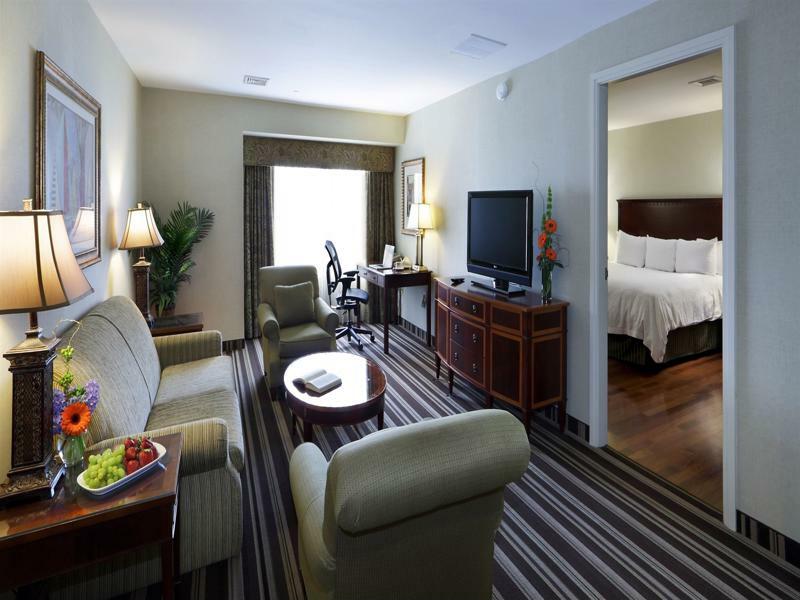 Hampton Inn Boston-Нейтик Екстериор снимка